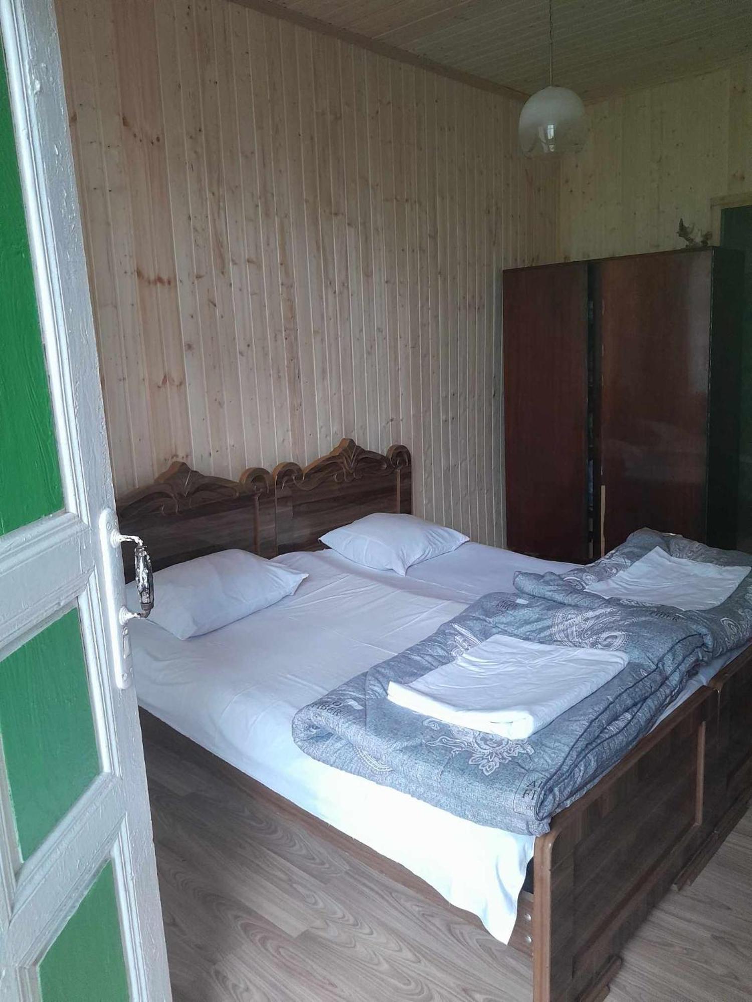 Guest House Guliada Gordi Bagian luar foto