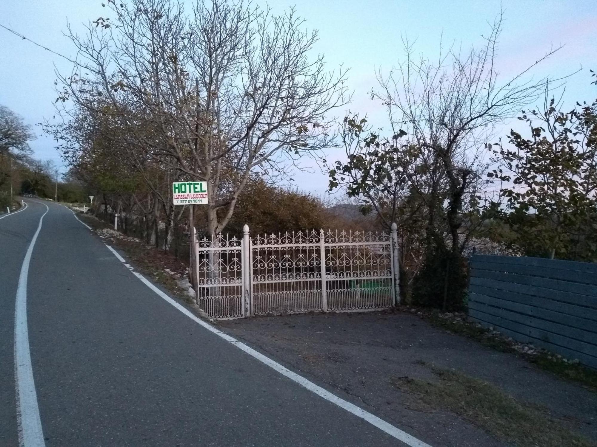 Guest House Guliada Gordi Bagian luar foto